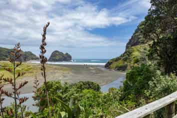 14 Garden Road, Piha