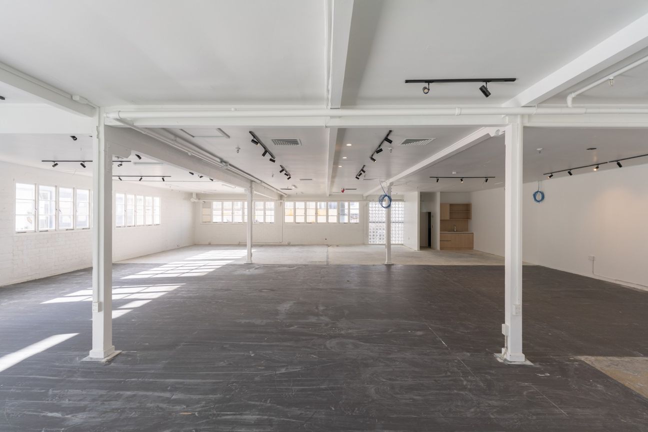 Large Broadway retail space available! - Widok 3