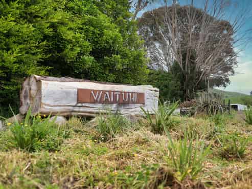 13 Robertson Close, Manakau