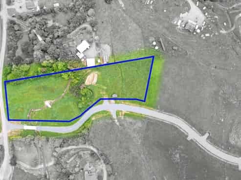 13 Robertson Close, Manakau