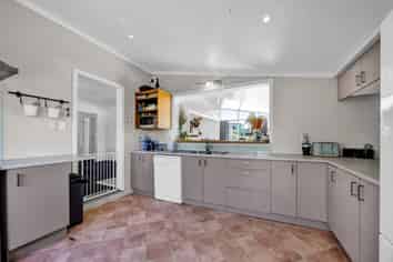 8 Waingongoro Road, Cardiff