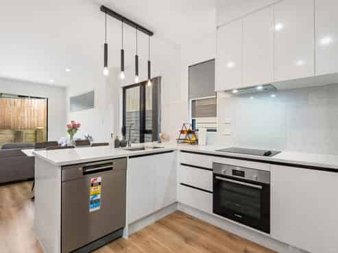 8B Hobart Crescent, Wattle Downs