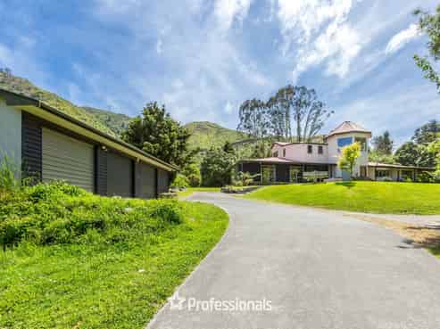 740 Moonshine Hill Road, Moonshine Valley