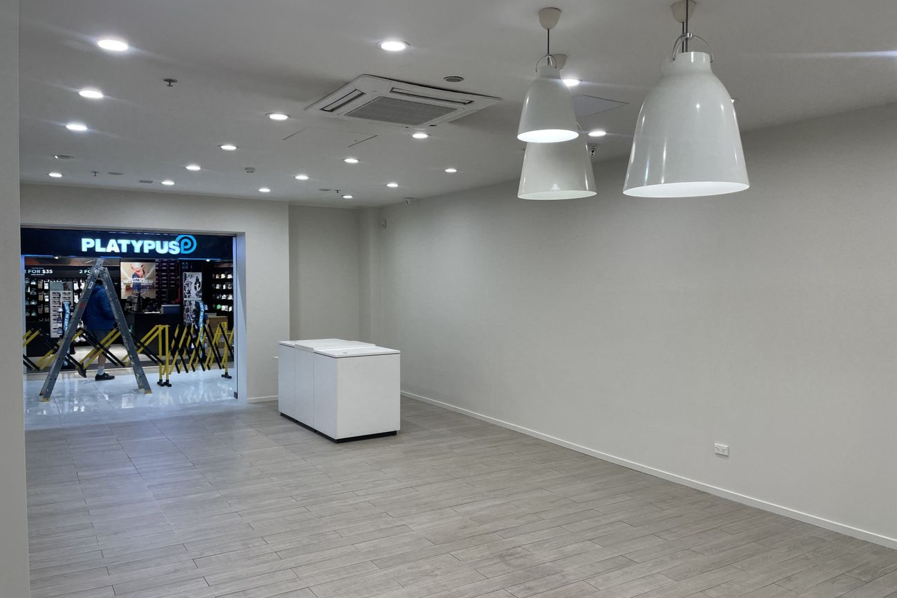 Golden Centre Mall opportunity - Més