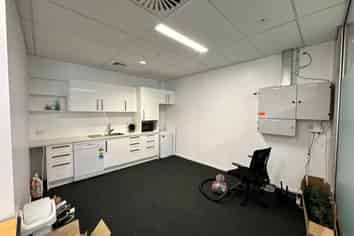 Top Quality Space in Great Location