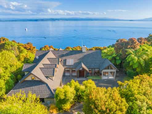 3 Whakamoenga Point, Acacia Bay