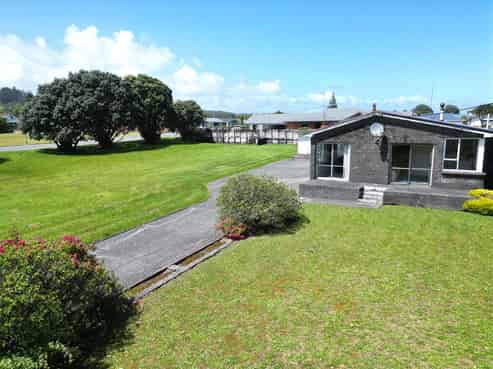 2 Clough Road, Paroa