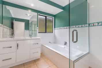 119 Mcgregor Road, Clevedon