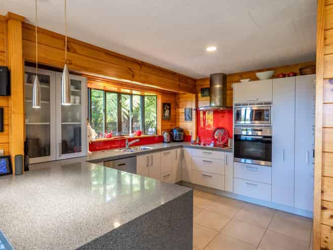 14 Woollams Road, Onetangi