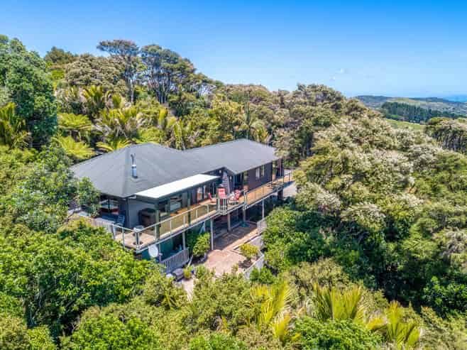 14 Woollams Road, Onetangi