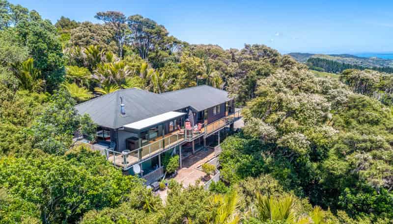 14 Woollams Road, Onetangi