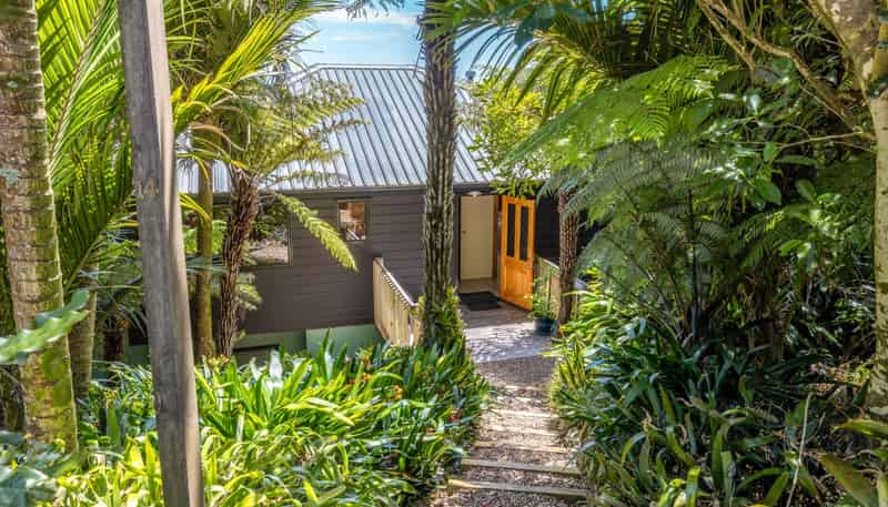 14 Woollams Road, Onetangi