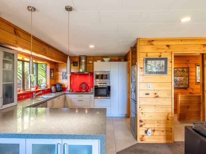14 Woollams Road, Onetangi