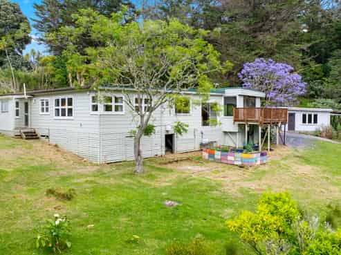10 Hobbs Road, Matakatia
