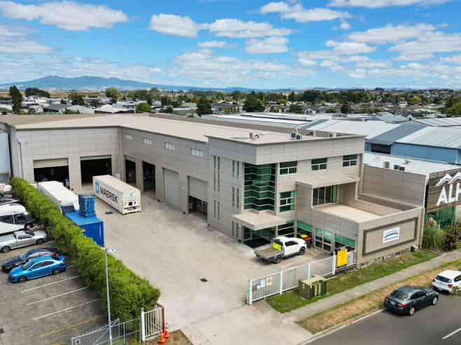 High Stud Warehouse, office, yard
