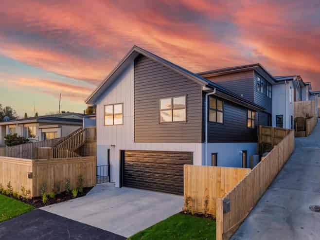 Units 1-4/52 Gibson Road, Dinsdale