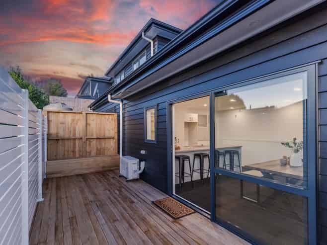 Units 1-4/52 Gibson Road, Dinsdale