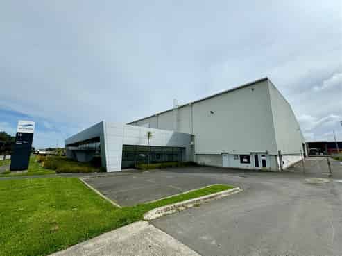 2,878sqm Warehouse on Corner Site