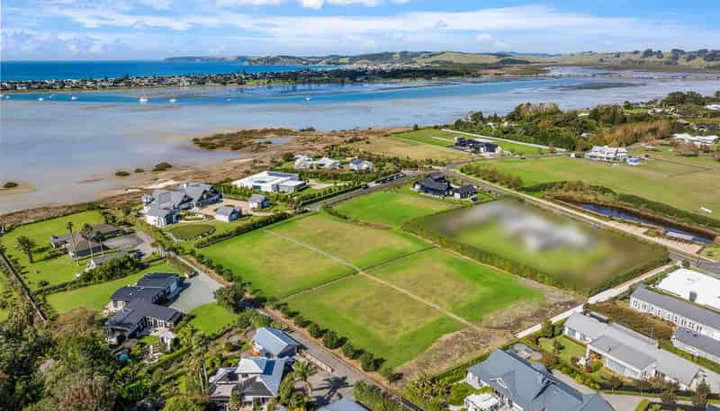  21 Sandpiper Avenue, Point Wells