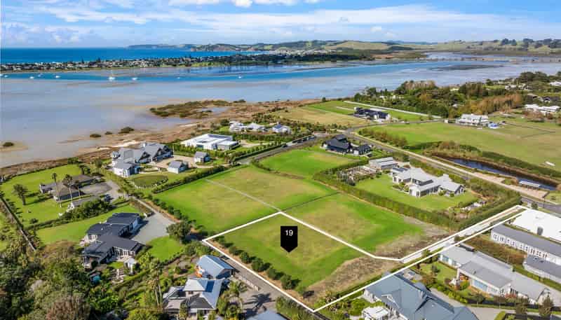  19 Sandpiper Avenue, Point Wells