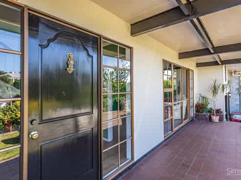 1A Brassey Road, Saint Johns Hill