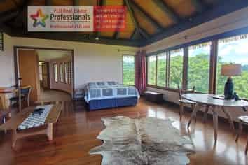 VILLAS, OR LUXURIOUS HOLIDAY HOME IN SAVUSAVU