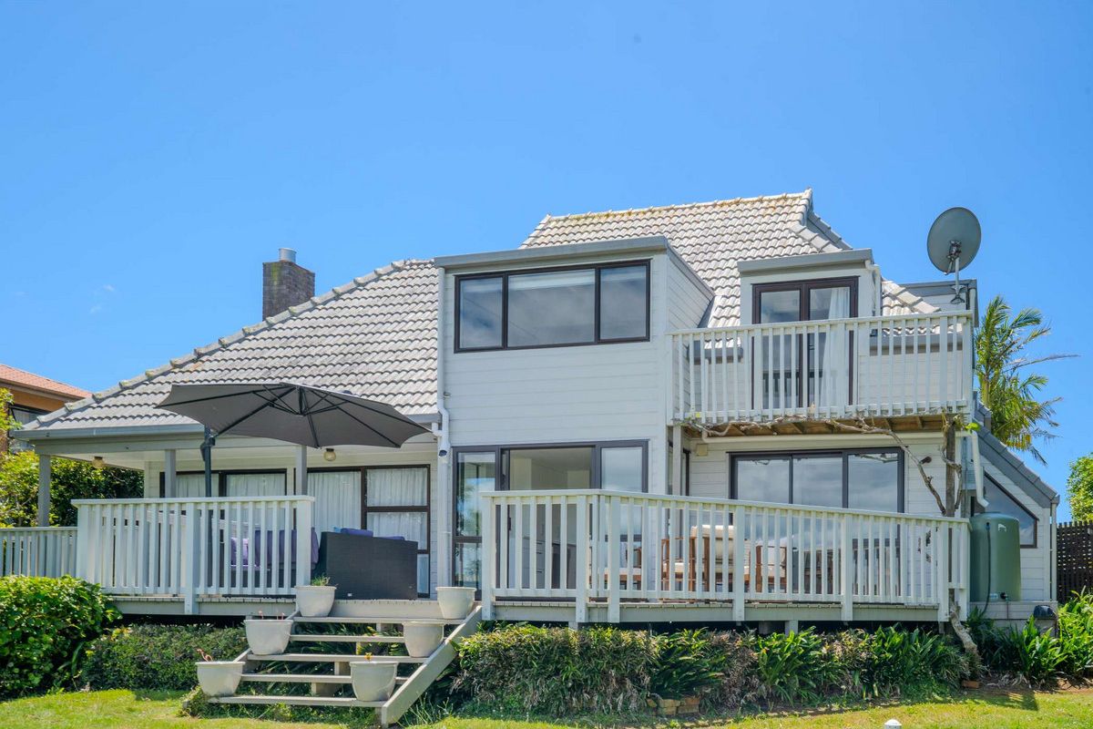 ABSOLUTE WATERFRONT HOME WITH MOORING. - Widok 3