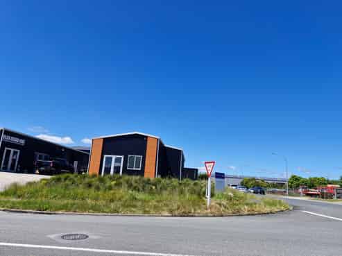 Warehouse, two roller doors, office space