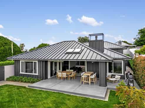 32 Wallis Street, Raglan