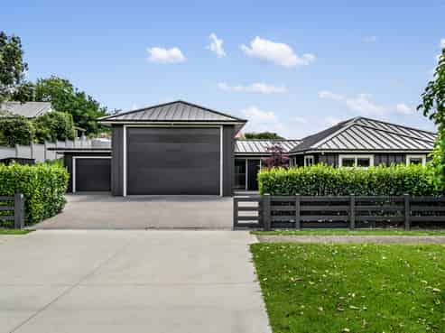 32 Wallis Street, Raglan