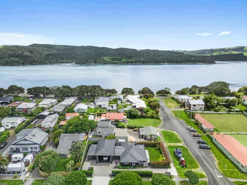 32 Wallis Street, Raglan