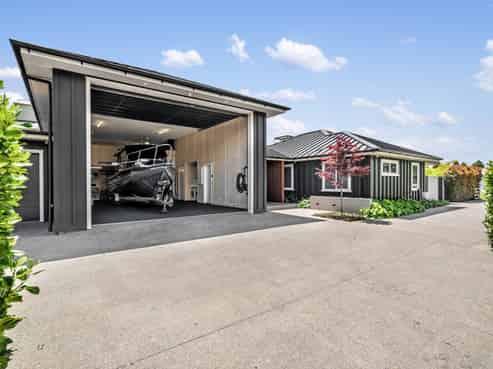 32 Wallis Street, Raglan