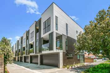 9/12 King Edward Avenue, Epsom
