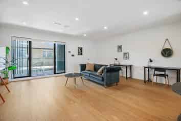 9/12 King Edward Avenue, Epsom