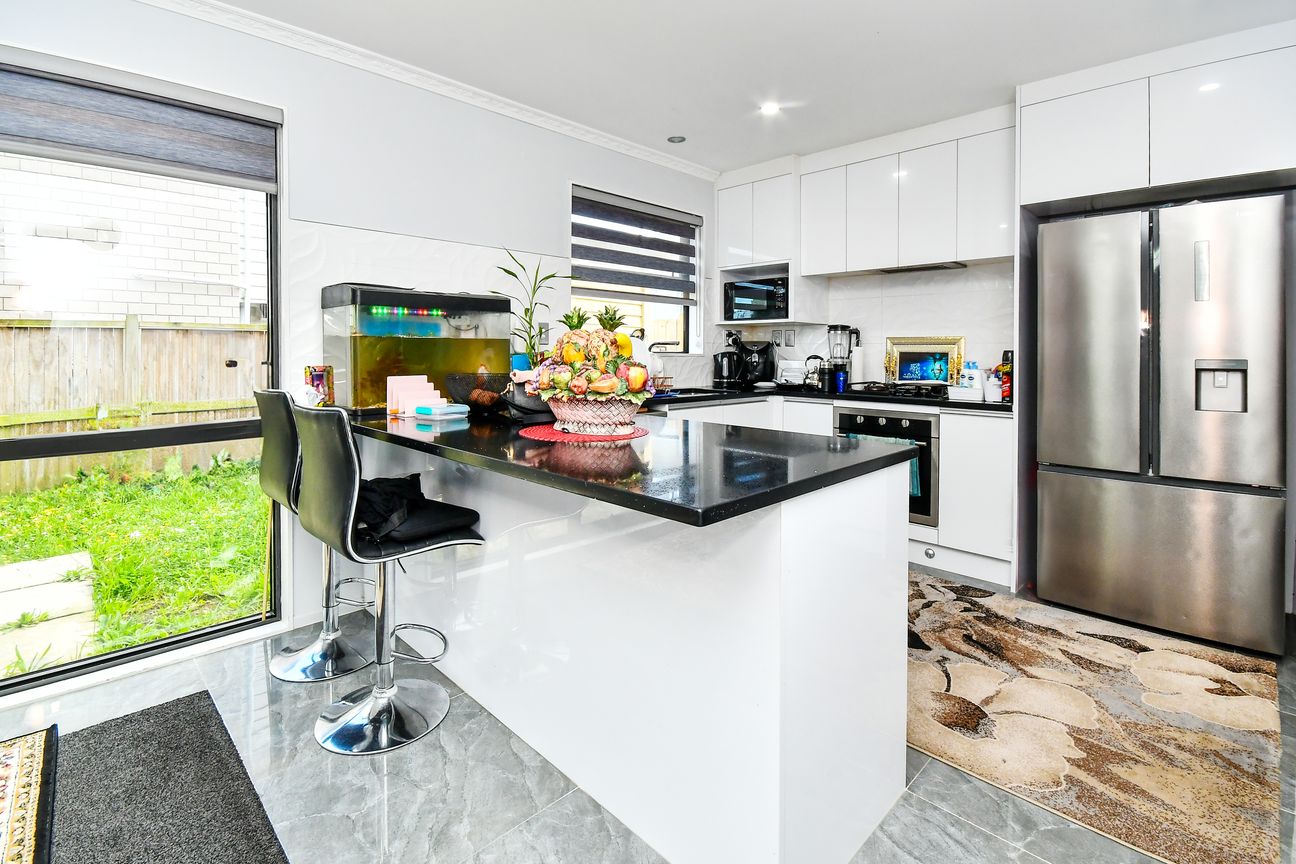STYLE, SPACE, LUXURY & LOCATION! - Vista 4