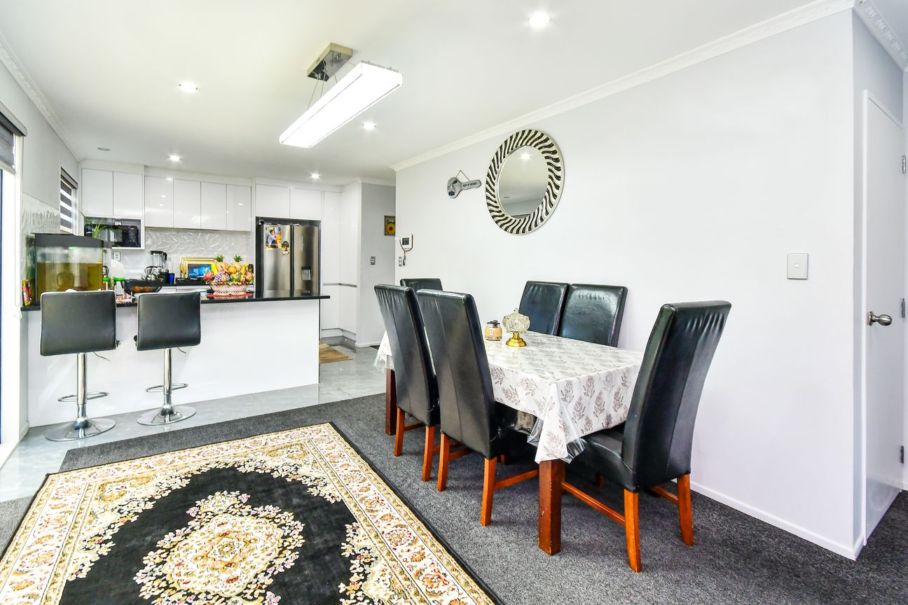 STYLE, SPACE, LUXURY & LOCATION! - Vista 3