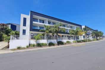 MODERN RETAIL/OFFICE WHANGAPOAROA
