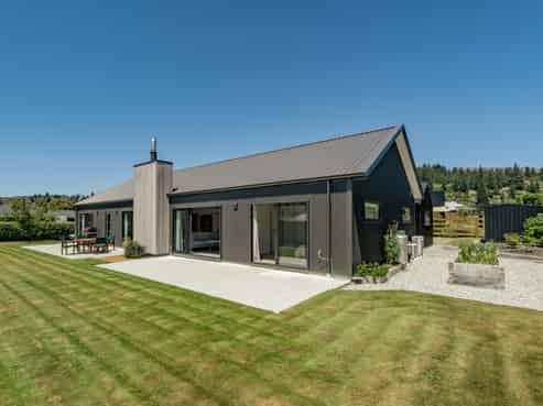 8 Cooper Crescent, Luggate