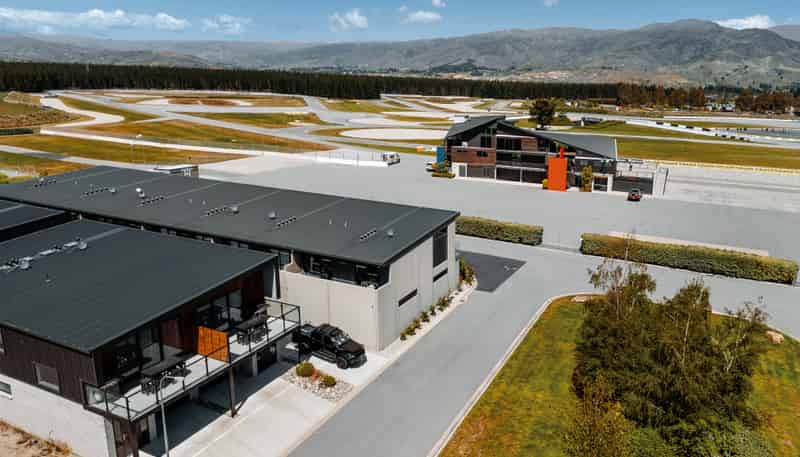 13 Pit Lane, Cromwell