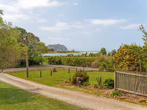 4 Hinekura Road, Tolaga Bay