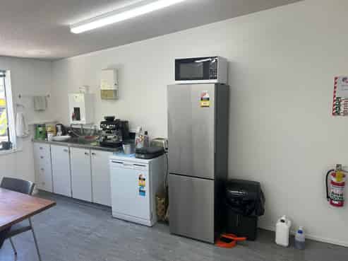 Office and storage in central Frankton