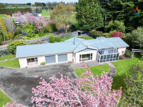 551 Mill Road North, Roslyn Bush