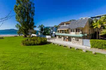 2/9 The Esplanade, Castor Bay