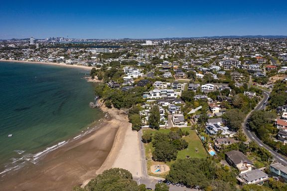 Property value - 2/9 The Esplanade, Castor Bay - realestate.co.nz