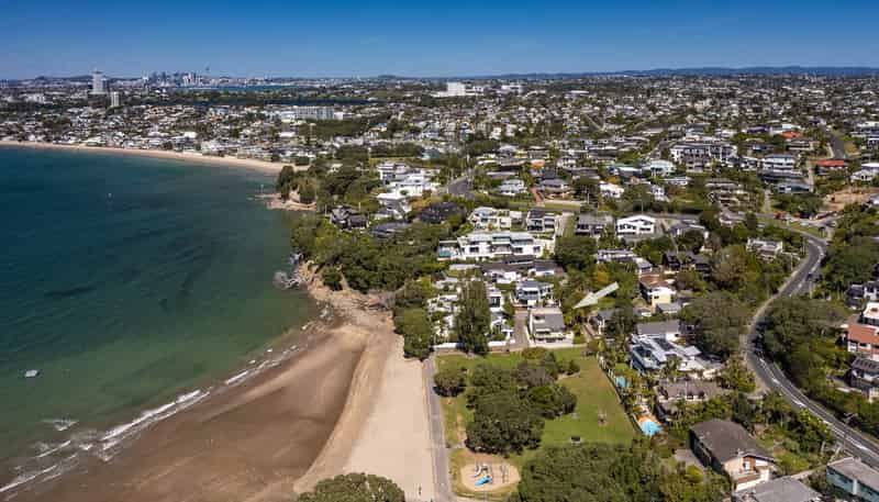 2/9 The Esplanade, Castor Bay