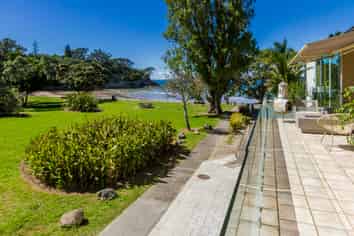 2/9 The Esplanade, Castor Bay