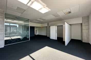 Top Quality Space in Great Location