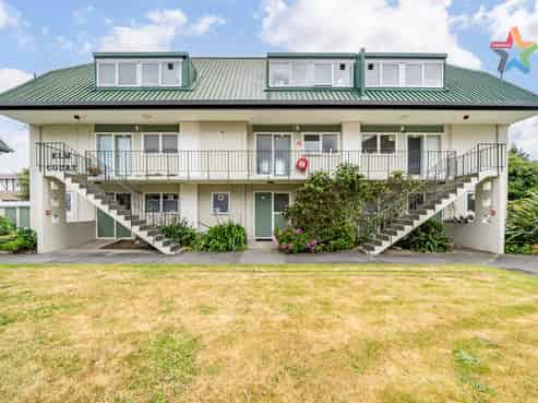 2/21 Britannia Street, Petone
