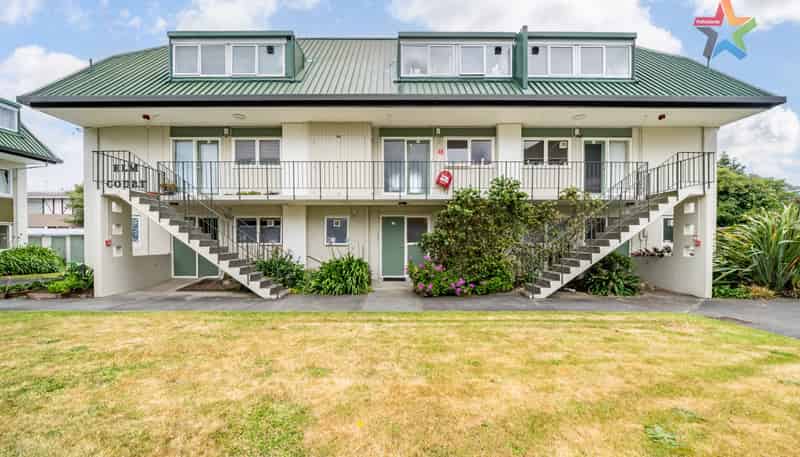 2/21 Britannia Street, Petone