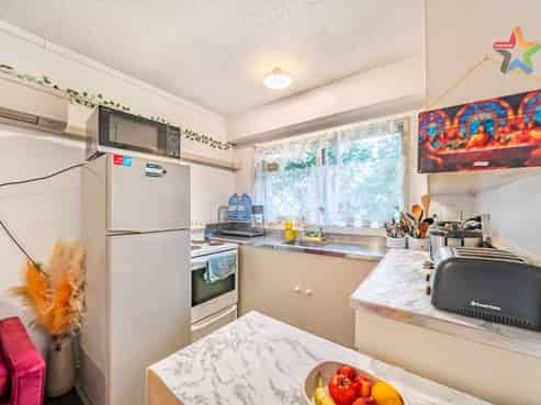 2/21 Britannia Street, Petone
